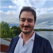 Docente ed educatore, aiuto alunni di ogni età col completamento dei compiti e col trovare un efficace metodo di studio