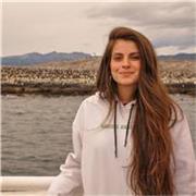 Professora de Espanhol licenciada em Letras, com pós-graduação em Educação Bilíngue. Aulas para adultos e reforço escolar