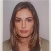 Profesora con experiencia dinámica y orientada al aprendizaje.