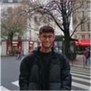 Estudiante universitario, atento y responsable, disponible para dar clases particulares y cuidado de niños según la necesidad.