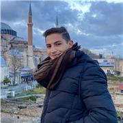 Profesor especialista en marketing ofrece clases al público