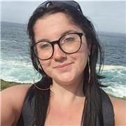 Studentessa dell'Università IULM offre ripetizioni d'inglese a aiuto compiti