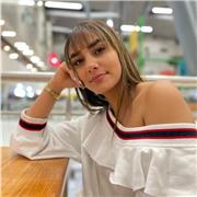 Profesional en trabajo social, experta en sociales y español