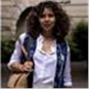 Artiste et littéraire parisienne proposant d’améliorer votre français par le biais de conversations régulières.