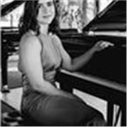 Clases de piano a alumnos de diferentes edades y niveles. Soy licenciada en piano con expencia en todos los niveles de enseñanza. Clases de preparación para exámenes de conservatorio, lenguaje musical para todos los niveles. Amplia experiencia