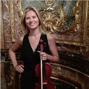 Laureata al Conservatorio di Parma Violino, Pianoforte, Solfeggio per tutti i livelli metodologia personalizzata in base alla necessità