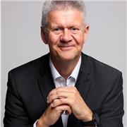 Erfahrene Führungs- und Veränderungskraft coacht bei beruflicher Neuorientierung auch zu agilen Methoden.