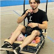 Pas de diplôme en escalde, cependant je pratique cette activité à très haute intensité. J’aime une chaîne yt ou je donne déjà certains conseils ( M&M escalade). Passionné par cette activité, je me consacre à plein temps. J’ai déjà travailler dans l’encadr