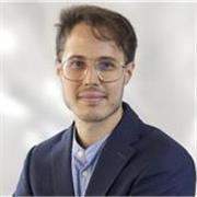 Profesor graduado en Derecho con experiencia en dar clases de contabilidad.