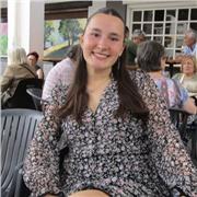 Soy una chica de 18 años con ganas de enseñar y poder ayudar a quien lo necesite.