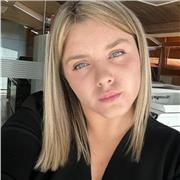 Offro lezioni private a ragazzi che frequentano elementari, medie oppure superiori.
Sono una ragazza solare che ama i ragazzi!