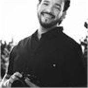 Profesor de Expañol. Argentino. A su vez Clases de fotografía, básico , avanzado, iluminación, eventos