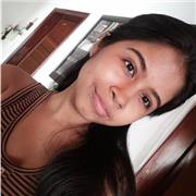 Estudiante de psicología imparte clases de inglés a niños