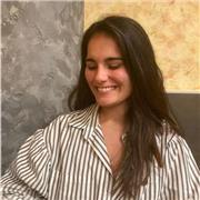 Me llamo Laura, tengo experiencia con niños, muchas ganas de enseñar y me enfoco en un aprendizaje dinámico y efectivo.