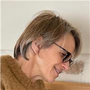 Je donne des cours de maths, de sciences et de français de l'école au collège