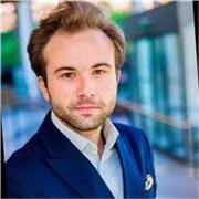 Professeur en droit (droit pénal, droit public, introduction au droit, droit civil, droit constitutionnel)