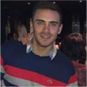 Profesor de Historia y Formación Ética y Ciudadana que ejerce la profesión a jóvenes y adultos