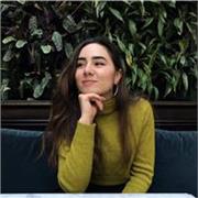 Etudiante avec un profil international, je suis passionnée par les langues et j'ai de fortes compétences en anglais