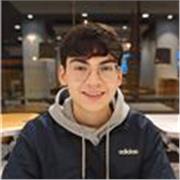 Maestro de Español para dar clases en línea a estudiantes de diferentes niveles académicos