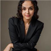 Professeure particulière donne cours des mathématiques aux étudiants de collège et lycée