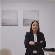 La palabra que mejor me define es el trabajo. Soy entusiasta del Derecho y, en general, una persona muy proactiva.