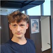 Deutscher Muttersprachler, der neben Deutsch für Kinder oder Ausländer auch geseltschaftswissenschaftliche Fächer unterichten kann