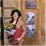 Laureata in lettere moderne e italianistica offre lezioni di italiano, storia, latino per studenti di scuole elementari, medie e superiori