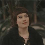 Illustratrice/graphiste, donne des cours à domicile pour renforcer vos connaissances et votre pratique en culture design.