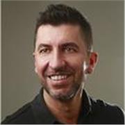 Italienisch un Englisch Tutor, der aller Altengruppen unterrichtet 