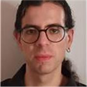 Profesor de diseño gráfico con 2 años de experiencia en el sector disponible para impartir clases de manera online.