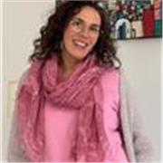 Maman pédagogue, licenciée de littérature moderne et psychologie.