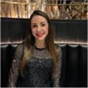 Profesora de economía apta para todo tipo de edades 