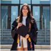 Soy una chica española que estudió su carrera en Estados Unidos y actualmente cursa un máster. Ofrezco clases de inglés para todas
