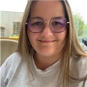 Étudiante en littérature, propose des cours de français.