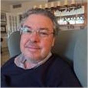 Licenciado en ciencias económicas y empresariales. Empleado de banca