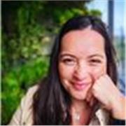 Profesora de Lengua y Comunicac. Social imparte clases a niños de todas las edades. Lectura y escritura fluida.Ritmo y entonación