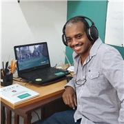 Profesor particular cubano que imparte clases de idioma inglés haciendo uso del método Interchange