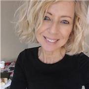 Insegnante di Lettere con esperienza ventennale, Laurea in Lettere 110 e lode e Laurea in Filosofia, impartisce lezioni private in: Italiano, Latino, Storia, Geografia, Filosofia