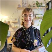 Profesora de dibujo, ilustración, creatividad y diseño gráfico