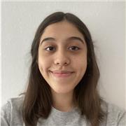 Alumna universitaria del primer año en veterinaria, clases de biología para la ESO y bachiller