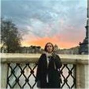 Me considero carismática y buena en cuanto a atender al público o en este caso a niñ@s. Soy estudiante de Magisterio en la USC.