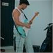 Profesor particular para enseñar a tocar guitarra, piano y ukelele