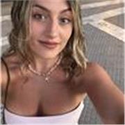 Estudiante del Grado Administración y Dirección de Empresas, graduada en Bachillerato de Ciencias Sociales 