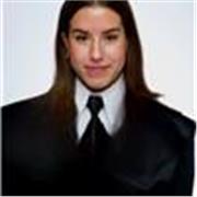 Ingeniera imparte clases de matemáticas y química para todas las edades