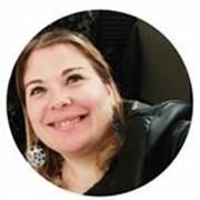 Insegnante madrelingua d' italiano, offre lezioni private per bambini e adulti su piattaforma online.