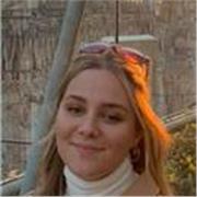 Insegnante per aiuto compiti. Laureata in chimica, madrelingua spagnola con conoscenze advanced di inglese