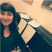 Profesora de clases de canto, música e interpretación musical