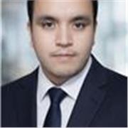 Profesor en matemáticas imparte clases a personas de todas las edades