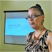 Profesora versátil, enseño español, IA y ciencias ambientales.