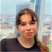 Englisch-Tutur, welcher Kinder im Grundschulalter unterrichten kann.